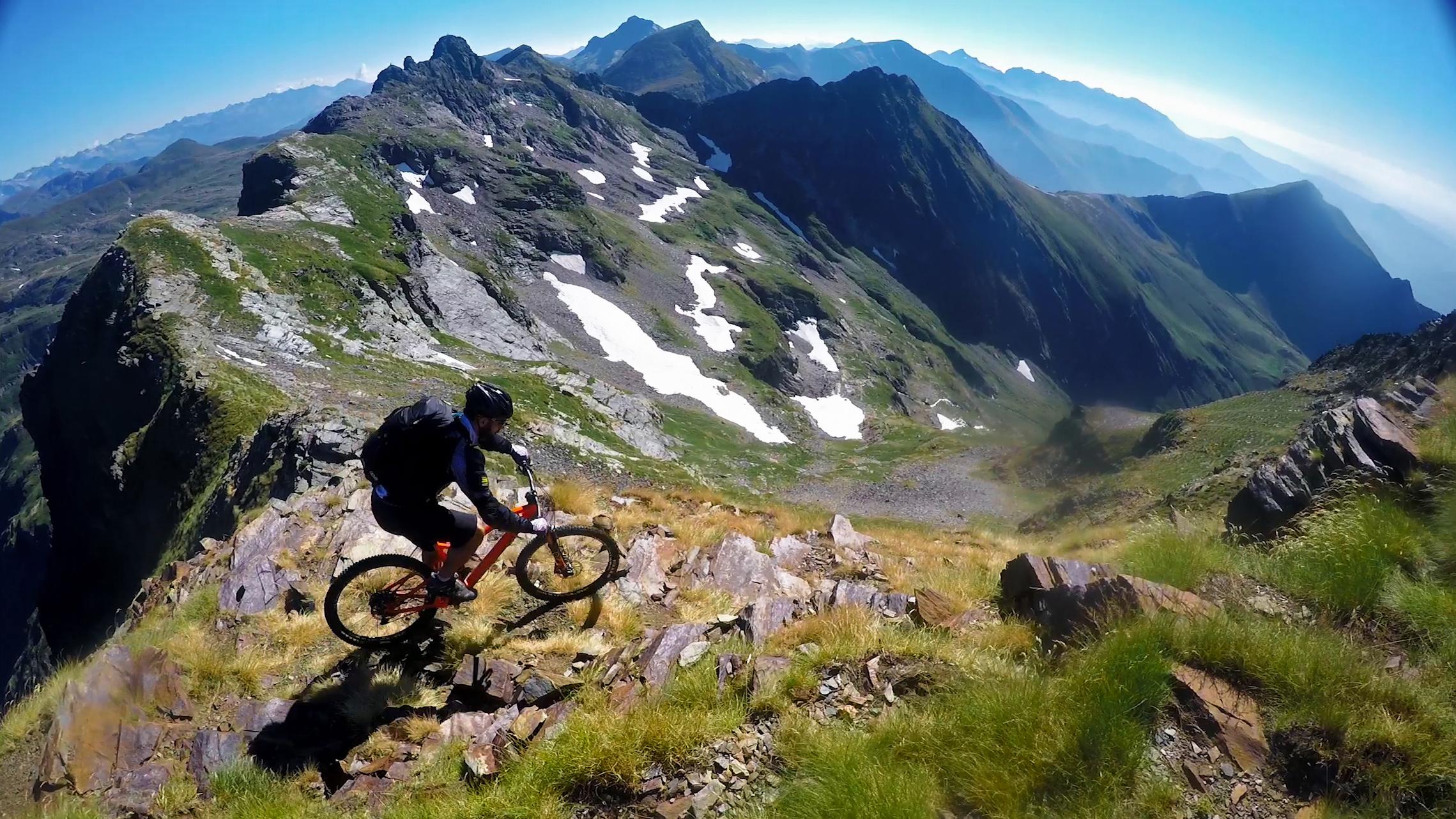 Belfry & Spa By Ligne St Barth Lourdes Luaran gambar A mountain biker in the Pyrenees