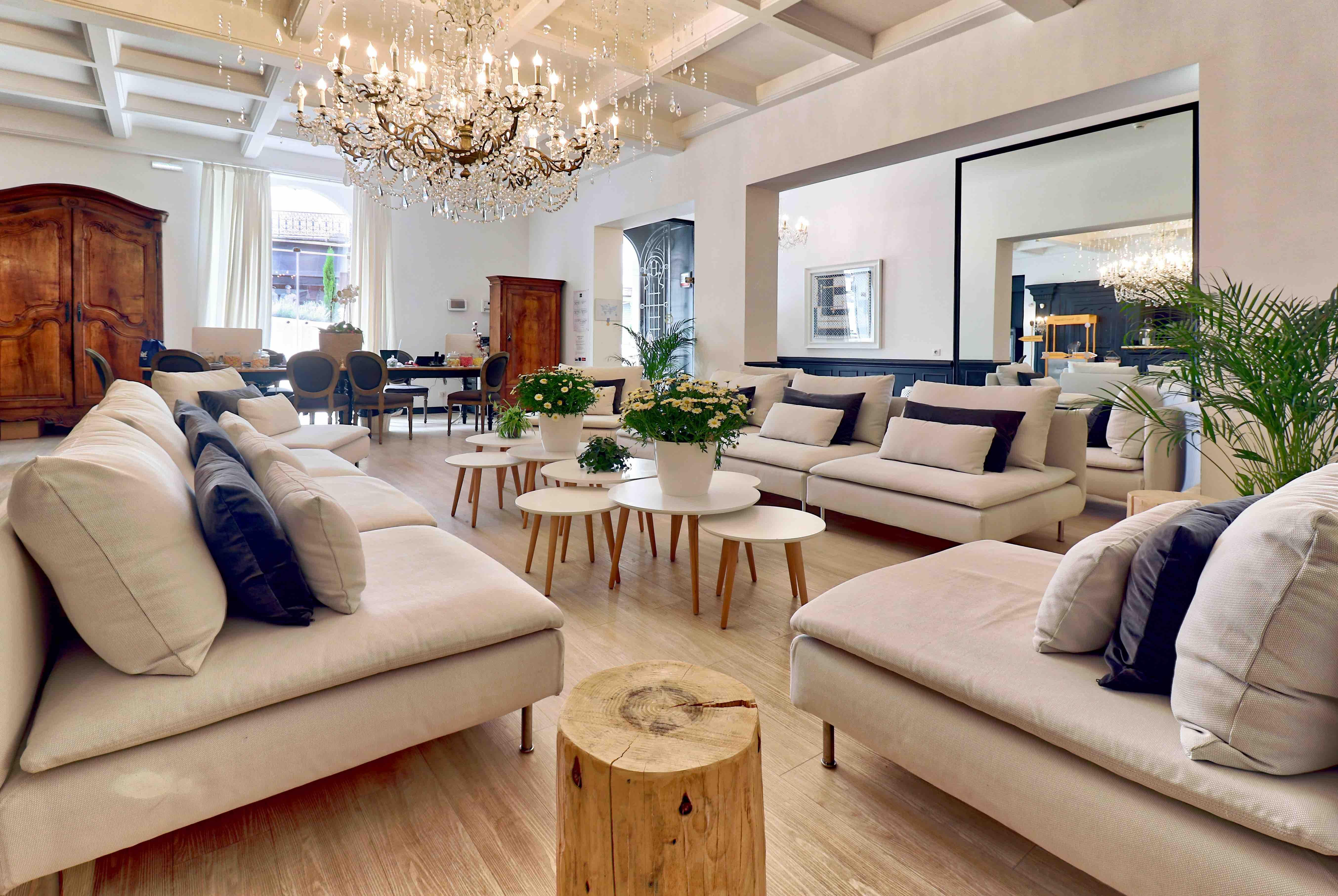 Belfry & Spa By Ligne St Barth Lourdes Luaran gambar The interior of the showroom in 2019