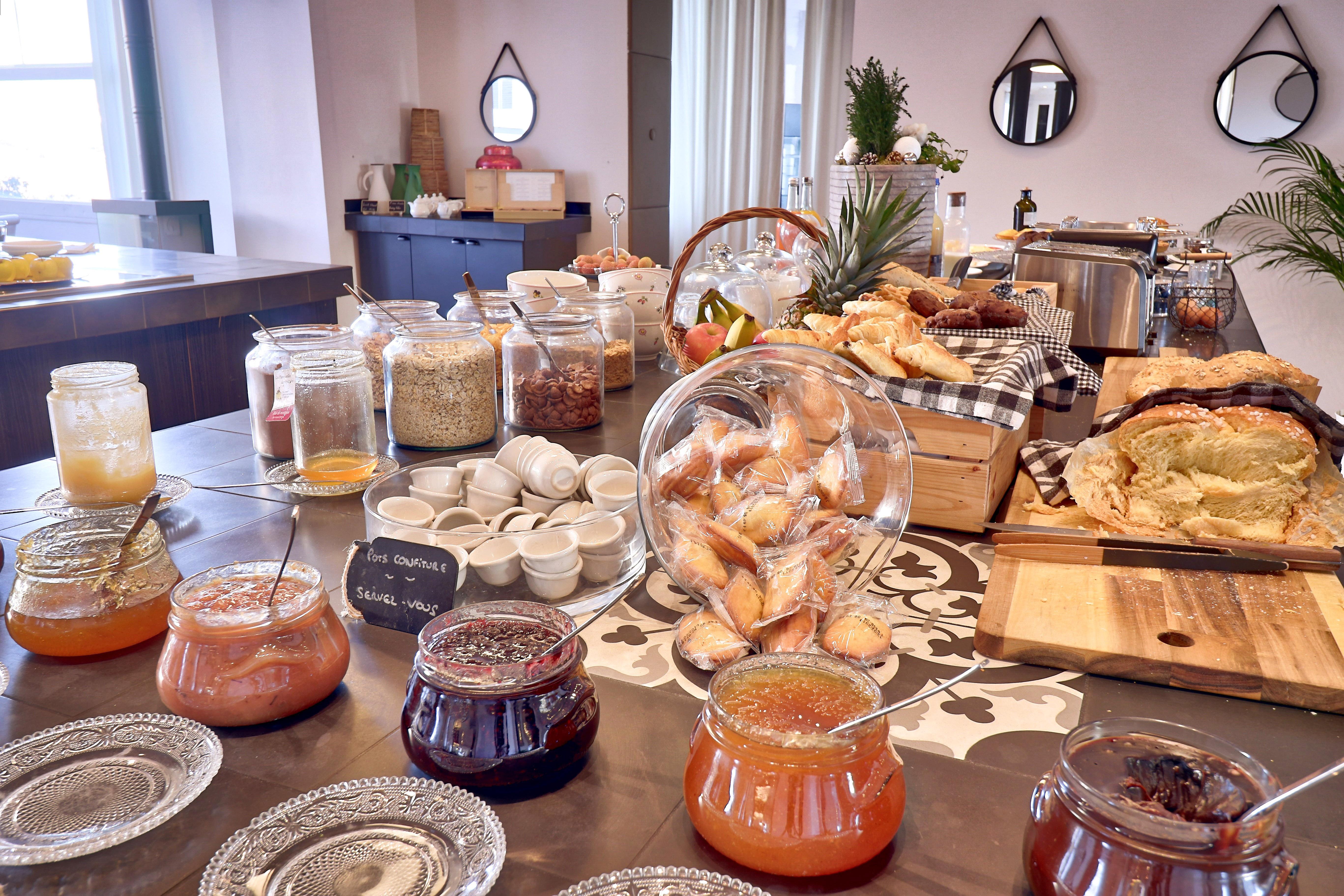 Belfry & Spa By Ligne St Barth Lourdes Luaran gambar Breakfast buffet at a hotel